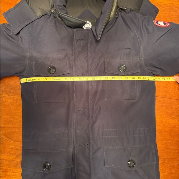 Men’s navy blue Canada Goose coat. Size medium. - Picture 9 of 10